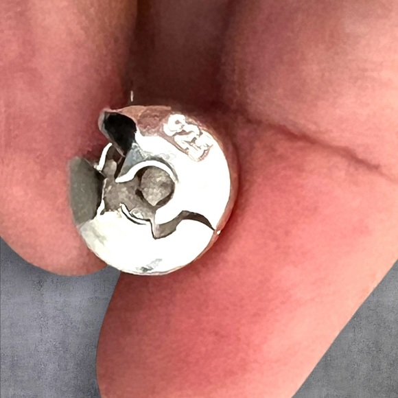 Silver bangle bracelet with rounded clasp & stamped .925 - Picture 7 of 8